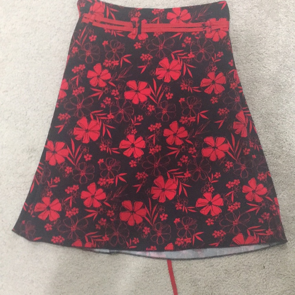 Adorable black and red flower pattern skirt.
